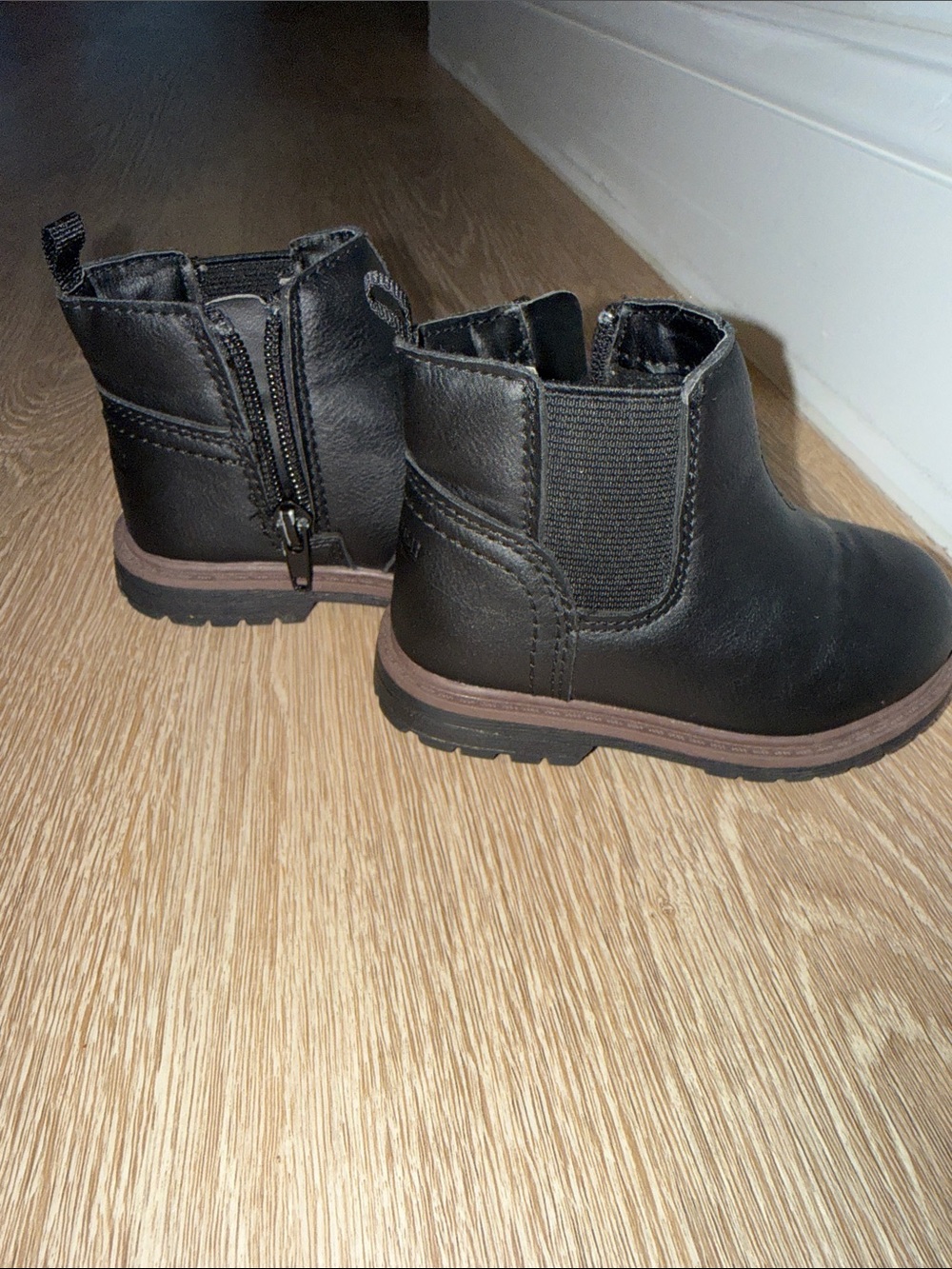 OshKosh B'gosh Black Kids Chelsea Zip Boots